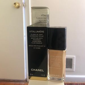 Chanel fluid makeup in 07 ivory